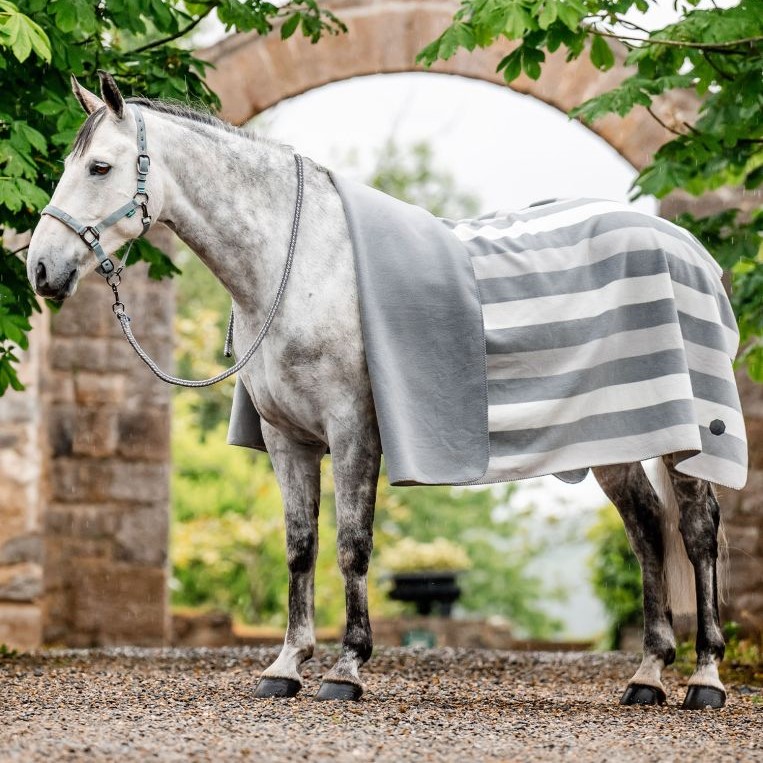 Couverture carrée polaire Newmarket HORSEWARE - Polars et séchantes
